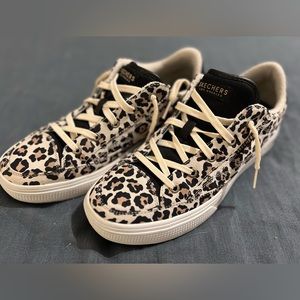 Women’s leopard sketchers size 10